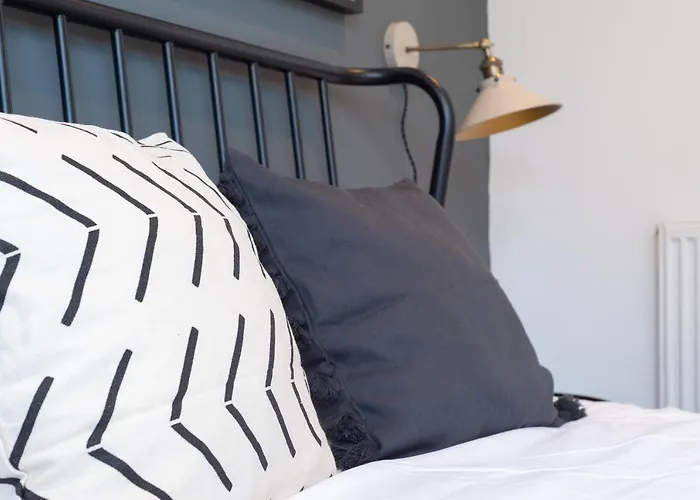 Stratford-Upon-Avon Luxury Snug With Free Parking