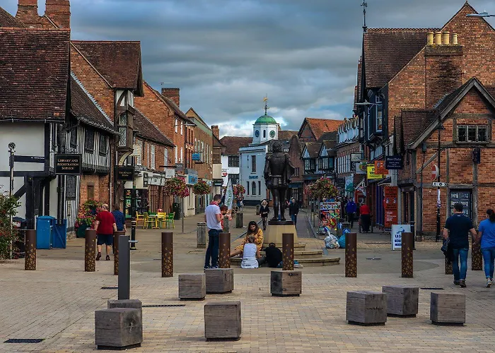 Stratford-Upon-Avon Luxury Snug With Free Parking